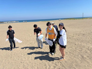 【地域の魅力探り隊 with 北陸大学】
vol.07　大学生が「スポGOMI」で海岸のごみ拾いを競い合う